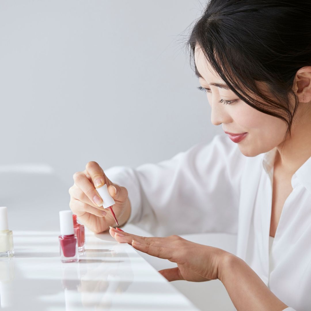 applying finger nail polish